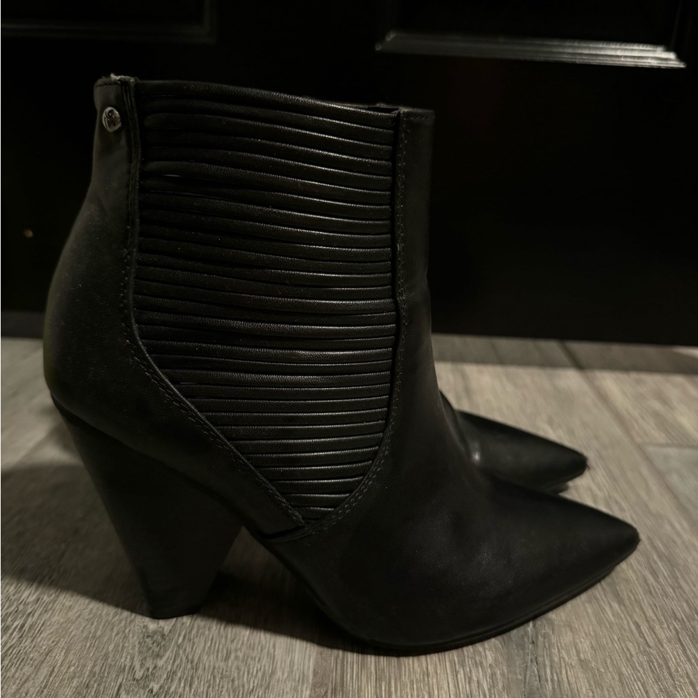 Simply Vera Wang Black Ankle Boot - Size 8.5